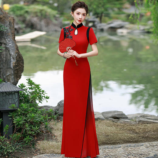 YD-4007 2025新款长款演出改良旗袍浅绿色女优雅前开衩舞台表演走秀旗袍裙 商品图1