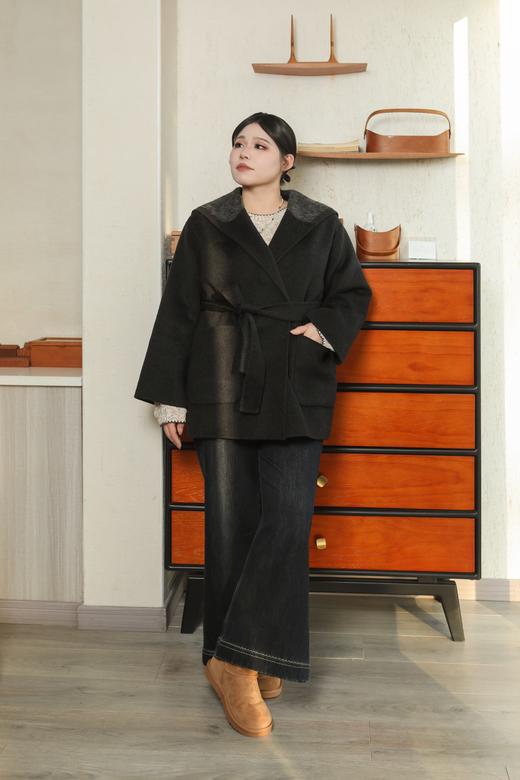 10天发货【微喇 加绒 阔腿牛仔裤】利落时髦显瘦的一款牛仔裤，后松紧腰，裤脚精美花边刺绣，模特身高168，体重150，穿2XL，可参考，✅加绒保暖不臃肿 ✅微喇塑形拉长腿 ✅一周发货 商品图14