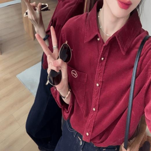 Max Daex®🇭🇰爆款 5色任选 灯芯绒衬衫 灯芯绒面料软乎乎不硬挺 宽松版型藏肉又随性 芋泥紫柔软细腻 保暖不厚重 气质复古衬衫女法式叠穿内搭衬衣外套宽松休闲遮肉长袖上衣 商品图3