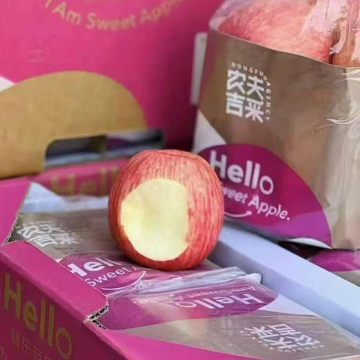 【农夫吉采苹果】#给家人吃的苹果 爱TA，就给TA好的#农夫吉采Hello苹果，皮薄肉脆，香甜可口是您和家人健康生活的必备之选。 商品图2