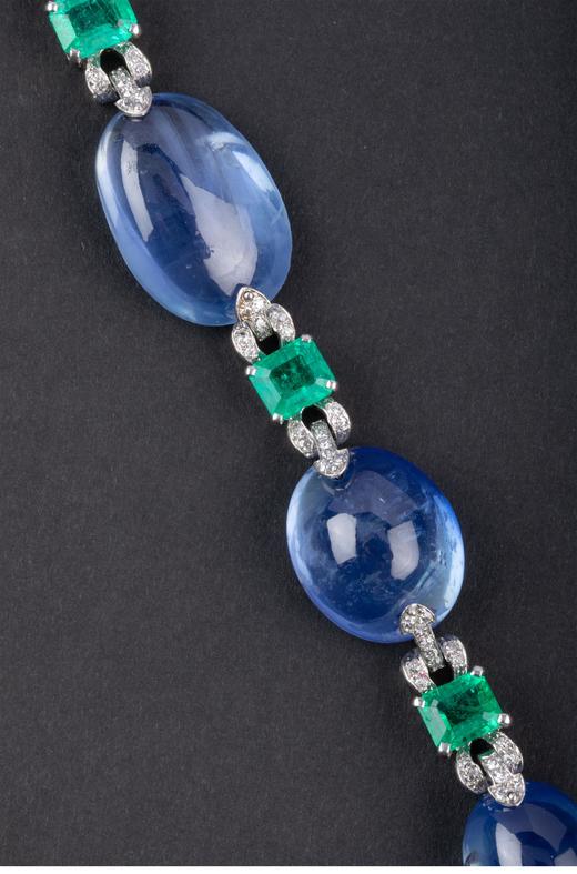 独角鹿西洋古董20世纪法国出品白金镶嵌蓝宝石祖母绿及钻石珠宝套件（含耳饰、项链、手链） 商品图5