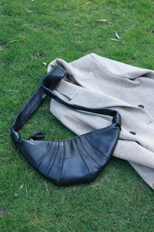 设计感洋气牛角包 商品图0