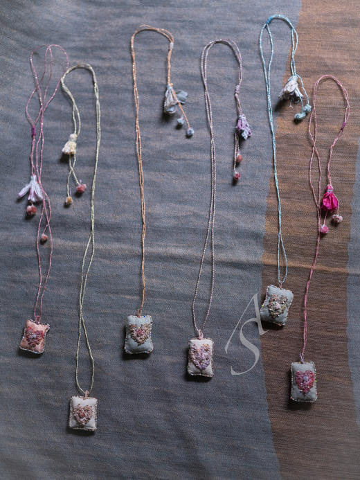 Antomoon 25AW 手工古董珠绣吊坠长项链 商品图2