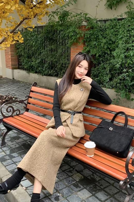 Le Malene 时尚西马甲打底衫半裙三件套装 21909 商品图1