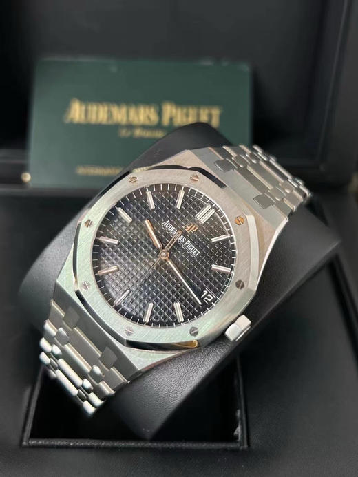 ZF爱bi皇家橡树15500系列 采用9015机芯改爱彼CAL.4302一体机！尺寸为41X10.4毫米与正品一致！男士腕表，精钢表带，自动机械机芯，透底。 商品图12