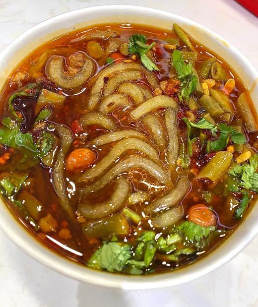 【多妈团购 麻六记酸辣粉6桶装（无豆芽）】每一口都是灵魂!酸酸辣辣贼过瘾!酸辣暴击，超级过瘾!酸辣暴击，味蕾炸裂!红薯，木薯，蕨根淀粉，三粉合一，一口入魂，酸爽-大鱼大物 商品图9