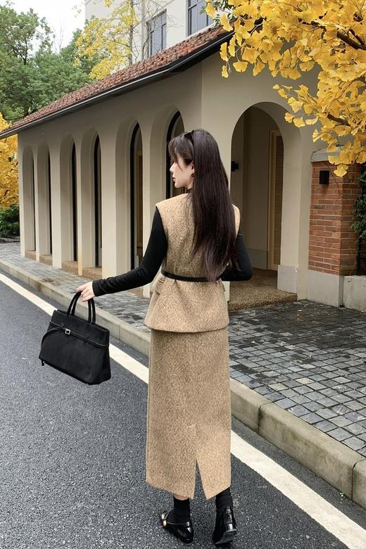 Le Malene 时尚西马甲打底衫半裙三件套装 21909 商品图4