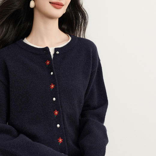 【周末秒杀】熙世界【小红花刺绣毛衣】18支北极绒针织开衫外套女2025秋冬新款 商品图4