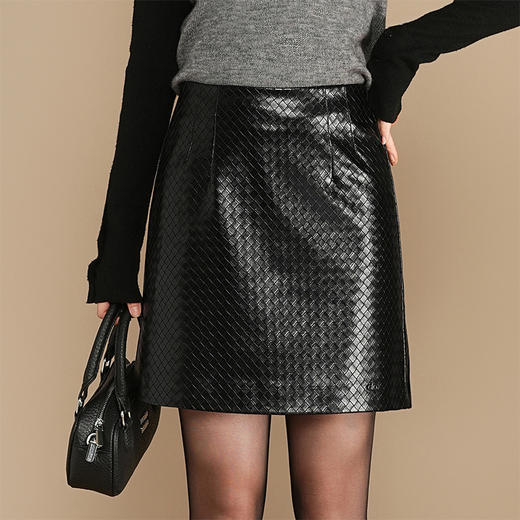 MND-95863-L时尚PU皮短裙小个子洋气半身裙2025年秋冬款显瘦修身包臀一步裙 商品图3