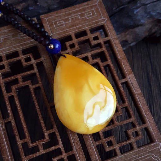 【天然正品】天然无杂裂满蜜鸡油黄水滴造型蜜蜡珠串项链51.6*37.4*11.3MM（皆取最大值）中性281125NJM18 特价 商品图6