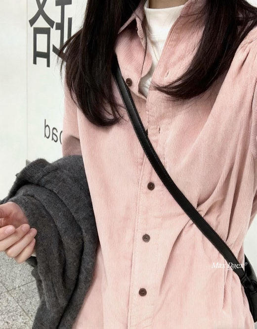 Max Daex®🇭🇰爆款 5色任选 灯芯绒衬衫 灯芯绒面料软乎乎不硬挺 宽松版型藏肉又随性 芋泥紫柔软细腻 保暖不厚重 气质复古衬衫女法式叠穿内搭衬衣外套宽松休闲遮肉长袖上衣 商品图9