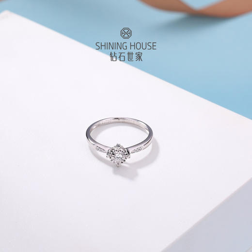 【甄选钻饰】【专享】钻石世家 18K金钻石戒指 显钻钻石戒指简约钻戒 星芒切割镶嵌术 《漂亮的李慧珍》珠宝合作品牌钻石世家专款钻饰（主石约0.04ct） 商品图6