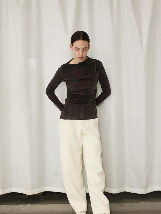 Running Closet｜微透斜肩褶皱打底 [ 白 / 墨绿 丝绒 ] 【LCM】 商品图9