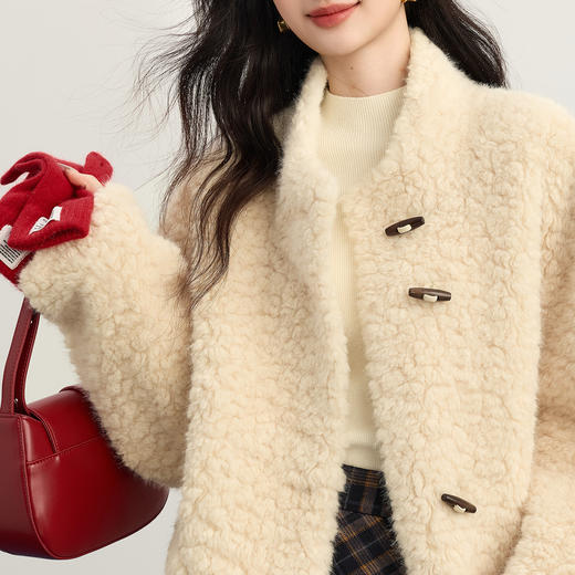 【12/03新品】熙世界懒人皮草仿貂毛外套冬季女装保暖高级感牛角扣毛毛开衫上衣 商品图4