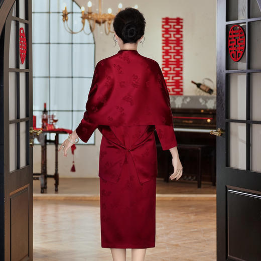 QZ 60729披肩醋酸提花双层盘扣酒红围巾喜高档气质 商品图3