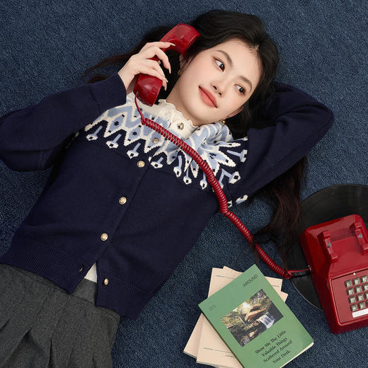 【年货节】熙世界北欧风新年费尔岛提花毛衣女2025秋冬新款圆领针织开衫上衣 商品图4