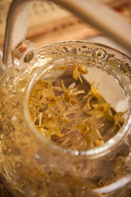 🌟2025年当季采收❗只要29.9抢2罐💰【天下泽雨·霍山铁皮石斛花】滋阴润燥，🔥一杯抚平干燥！ 养生茶首选‼ ✅一泡即喝，味道清香扑鼻，🥣喝起来清甜回甘‼  商品图3