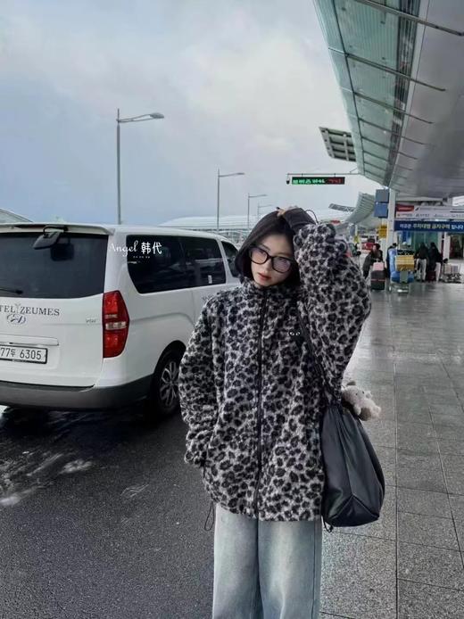 D120206复古街头感毛绒豹纹拉链外套男女同款 商品图4