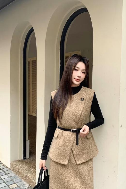 Le Malene 时尚西马甲打底衫半裙三件套装 21909 商品图3