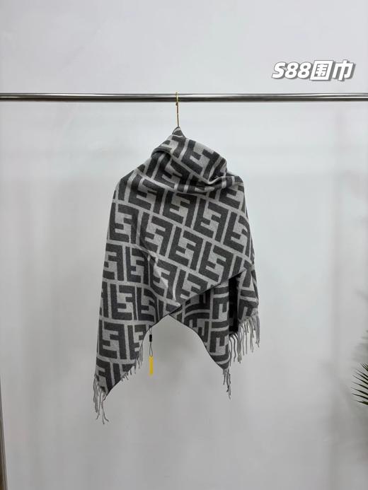 D120203浅灰色系双面印花款羊绒精典款情侣围巾披肩 商品图4