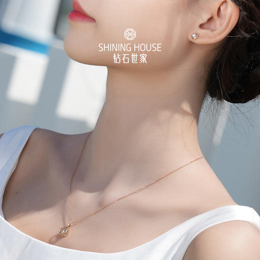 【甄选钻饰】【专享】【星辰系列】钻石世家耀爱系列·小宇宙 18k金钻石耳钉 八边形设计感耳钉耳饰 绽放多面璀璨，解锁她力量的无限能量 商品图5