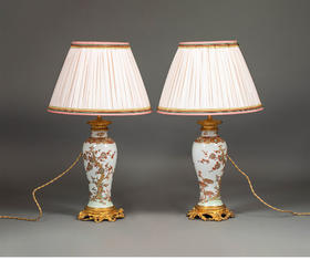 独角鹿西洋古董19世纪末法国出品路易十五风格铜鎏金装饰矾红描金梅花图瓷瓶台灯一对