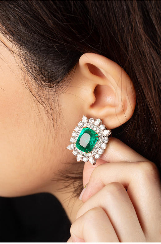 独角鹿西洋古董1980年代欧洲出品18k黄金白金镶嵌钻石及哥伦比亚祖母绿珠宝套件 （项链与耳钉/耳夹） 商品图7