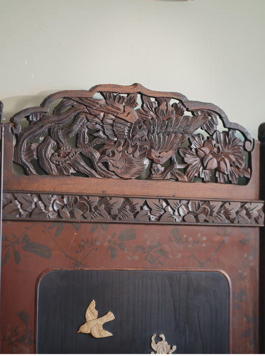 独角鹿西洋古董19世纪末20世纪初日本明治时期出品硬木镂雕「花卉珍禽」主题芝山镶嵌屏风 商品图3