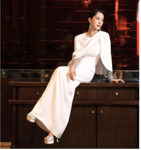 告别臃肿！这件「会呼吸」的情侣软壳衣，暖得超轻盈