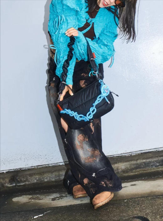 男女同款包     林更新背火的Topologie，25新款云朵大号水瓶包！！ 商品图5