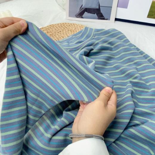 💖【秋冬主打款】仟梓赫 蓝绿条纹火山岩双面德绒打底衫❗️冬湖蓝➕松枝绿配色也太好看了🌞秋冬主打款，是普通打底的2倍厚，贴肤穿和羊绒一样舒服😌 商品图5