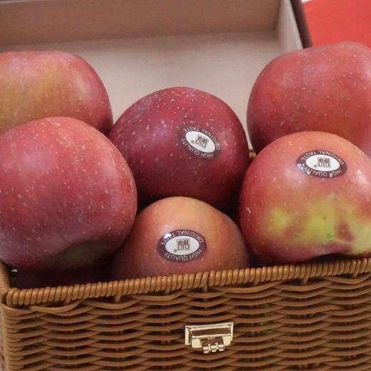 【积分兑换】010山东烟台红富士  酸甜适中  果肉松脆  皮略厚 带皮啃更香  北纬37度 黄金维度带 150年种植历史 商品图9