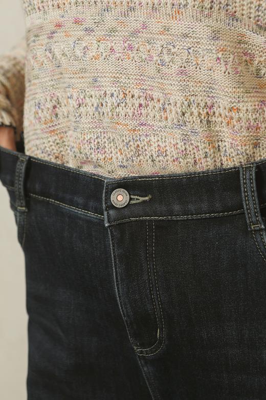 10天发货【微喇 加绒 阔腿牛仔裤】利落时髦显瘦的一款牛仔裤，后松紧腰，裤脚精美花边刺绣，模特身高168，体重150，穿2XL，可参考，✅加绒保暖不臃肿 ✅微喇塑形拉长腿 ✅一周发货 商品图5