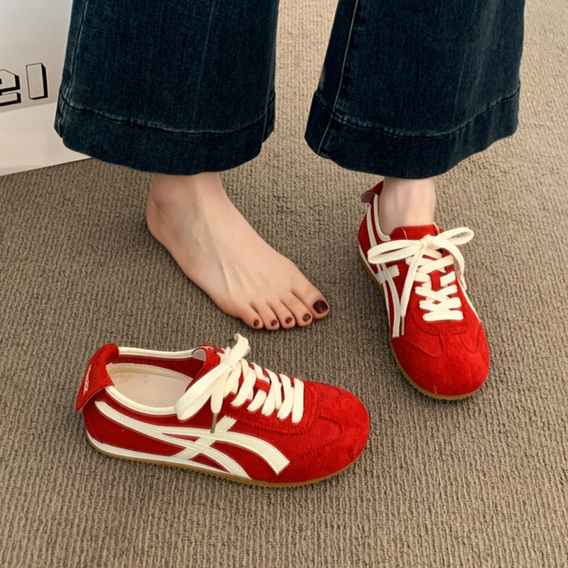 【日常通勤修饰腿型❗️时尚个性简约百搭】新年本命年红色阿甘鞋复古德训鞋女款2025新款夏季薄款平底运动休闲鞋子。jb