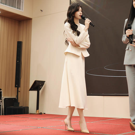 法小曼*子珍专款/春夏女2025年新款时尚套装年轻洋气减龄正装米白色职业装西装伞裙 商品图0