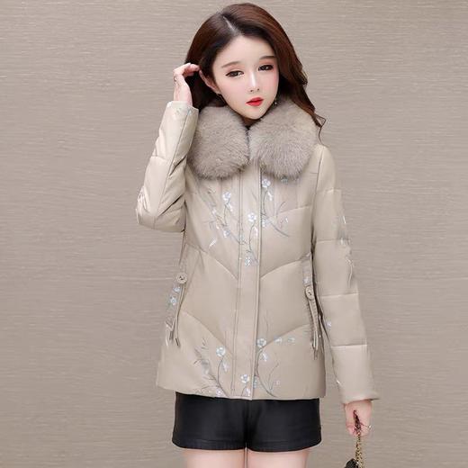 2025新款妈妈冬款羽绒服，中式绣花国风皮保暖毛领中长款 商品图3