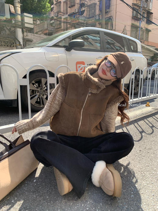 Read Nameless /焦糖皮毛一体马甲+榛果色针织上衣+黑色加绒牛仔裤 2025/12/4 商品图9