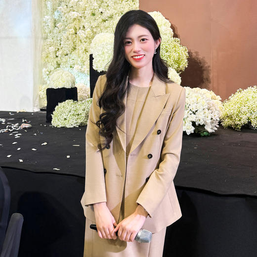 法小曼*子珍专款/羊毛套装女秋季2025新款爆款高级感职业装两件套卡其色长袖西服 商品图3