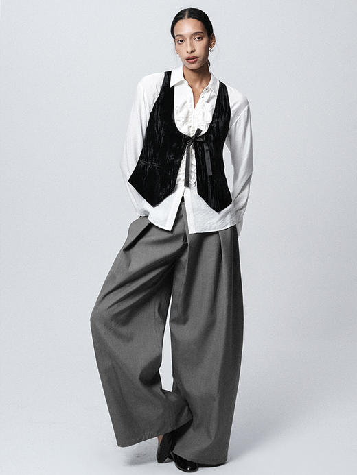 TR她热 午夜沙龙 黑色褶皱丝绒显瘦复古老钱弧形领系带马甲 商品图4