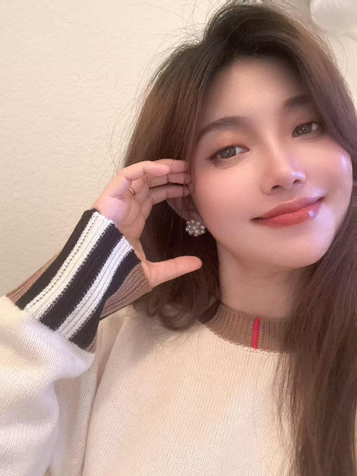 奶呼呼的超好看，¥2250✈️Burberry 羊毛+羊绒毛衣 ，奶白色太好看了！领子和袖口都是经典bbr 格纹设计，奶白色码数🈶：M、L！ 商品图2