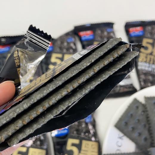 🥰【西麦喵少爷5黑苏打饼干】😋酥脆香醇，养生女孩的酥脆本命零食！一口咬下去，满口谷物香！ 😘贴心的独立小包装，不会吃不完，放着受潮，超适合小鸟胃宝子~ 商品图4