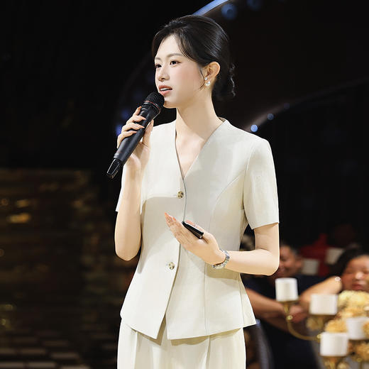 法小曼*子珍专款/杏色套装气质主持人工作服V领短袖两件套 商品图4