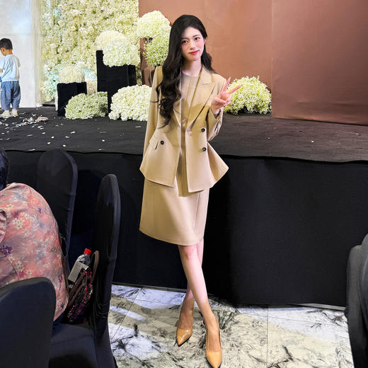 法小曼*子珍专款/羊毛套装女秋季2025新款爆款高级感职业装两件套卡其色长袖西服 商品图5