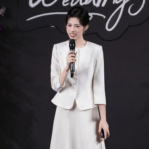 法小曼*子珍专款/女2025年新款时尚套装年轻洋气减龄正装米白色职业装西装伞裙 商品图4