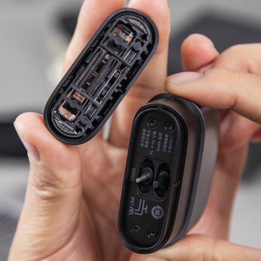 【赠鼻毛修剪器】小适便携往复式双刀头剃须刀KM10 商品图11