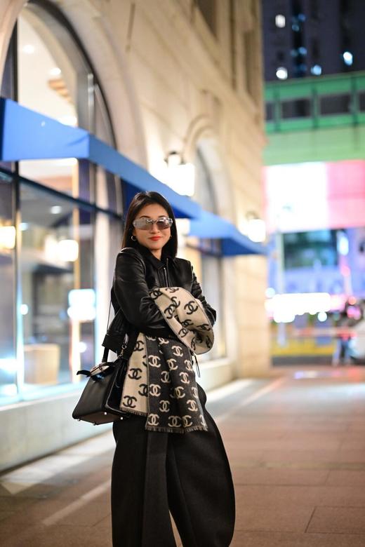 专柜流出小香限量熊猫双色100%羊绒围巾 商品图3