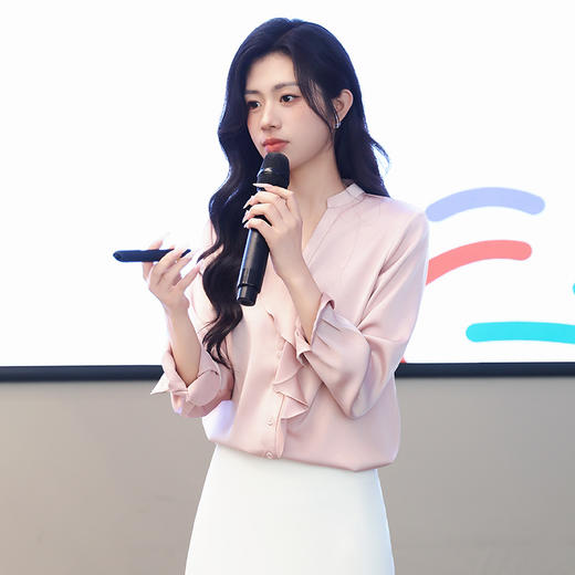 法小曼*子珍专款/新款衬衫女高级感轻奢减龄粉色缎面长袖衬衣套装2025新款鱼尾裙 商品图4