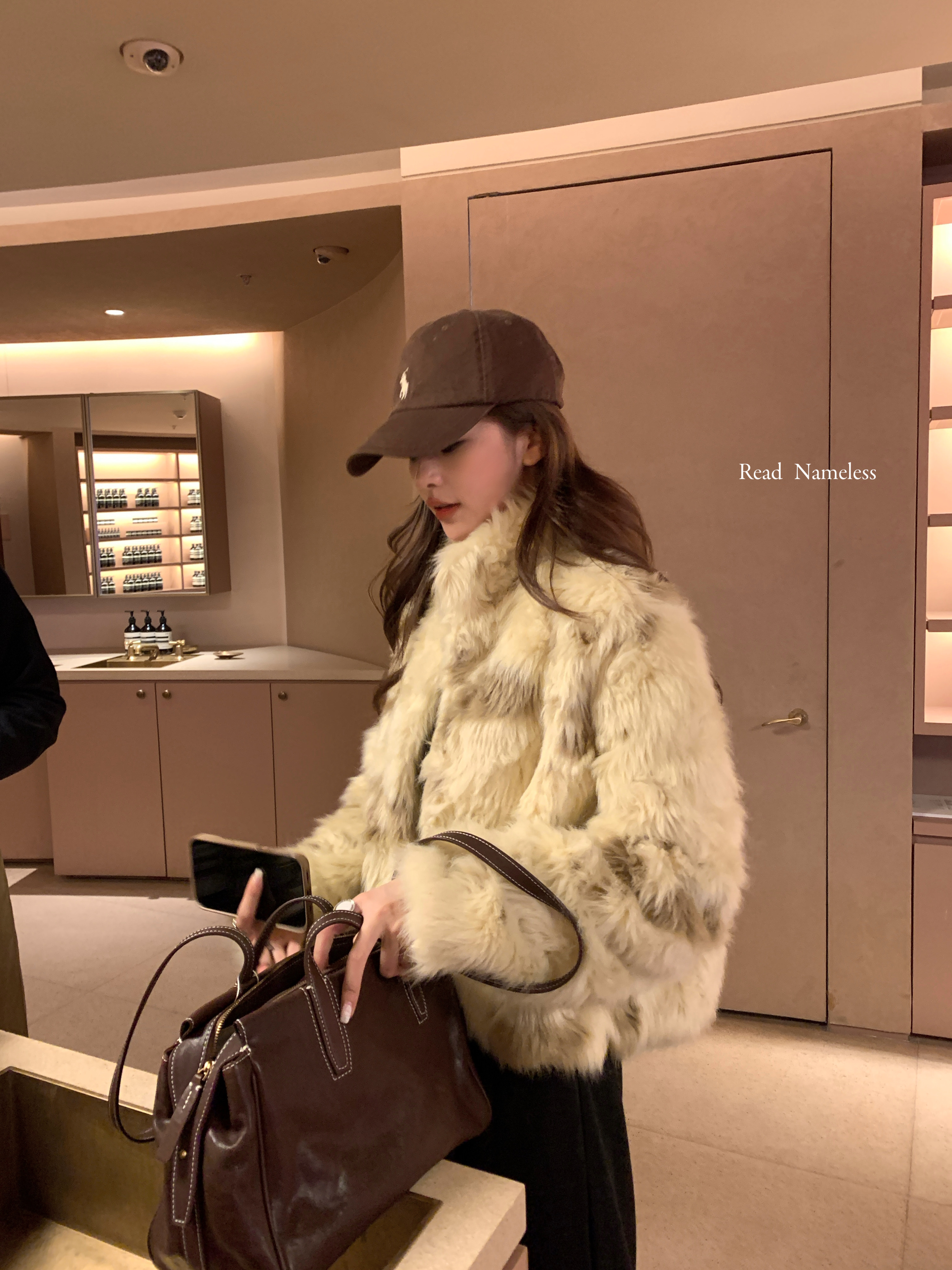 Read Nameless /米黄巧克力环保皮草+深灰抽绳裤 2025/12/4