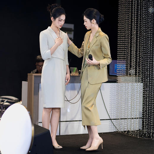 法小曼*子珍专款/高定主持人新中式西装套装女2024秋季新款提花缎面老钱 商品图2