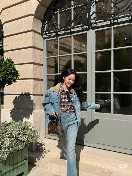 一店d 🫏家𝐬𝐤𝐥滑雪⛷️系列牛仔裤
𝟏𝟎.𝟏𝟕刚刚发售 卢昱晓 欧阳娜娜同款 这条新款真的太时髦了吧 而且是微喇裤型 上身直接轻松穿出“两米大长腿” 商品图7